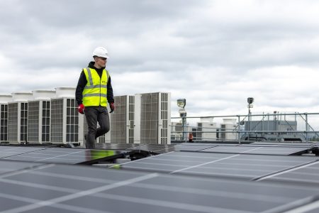 solaranlagen für gewerbe unternehmen lagerdach bürogebäude industriehalle unternehmen wien salzburg linz graz österreich aigner dachdeckerei